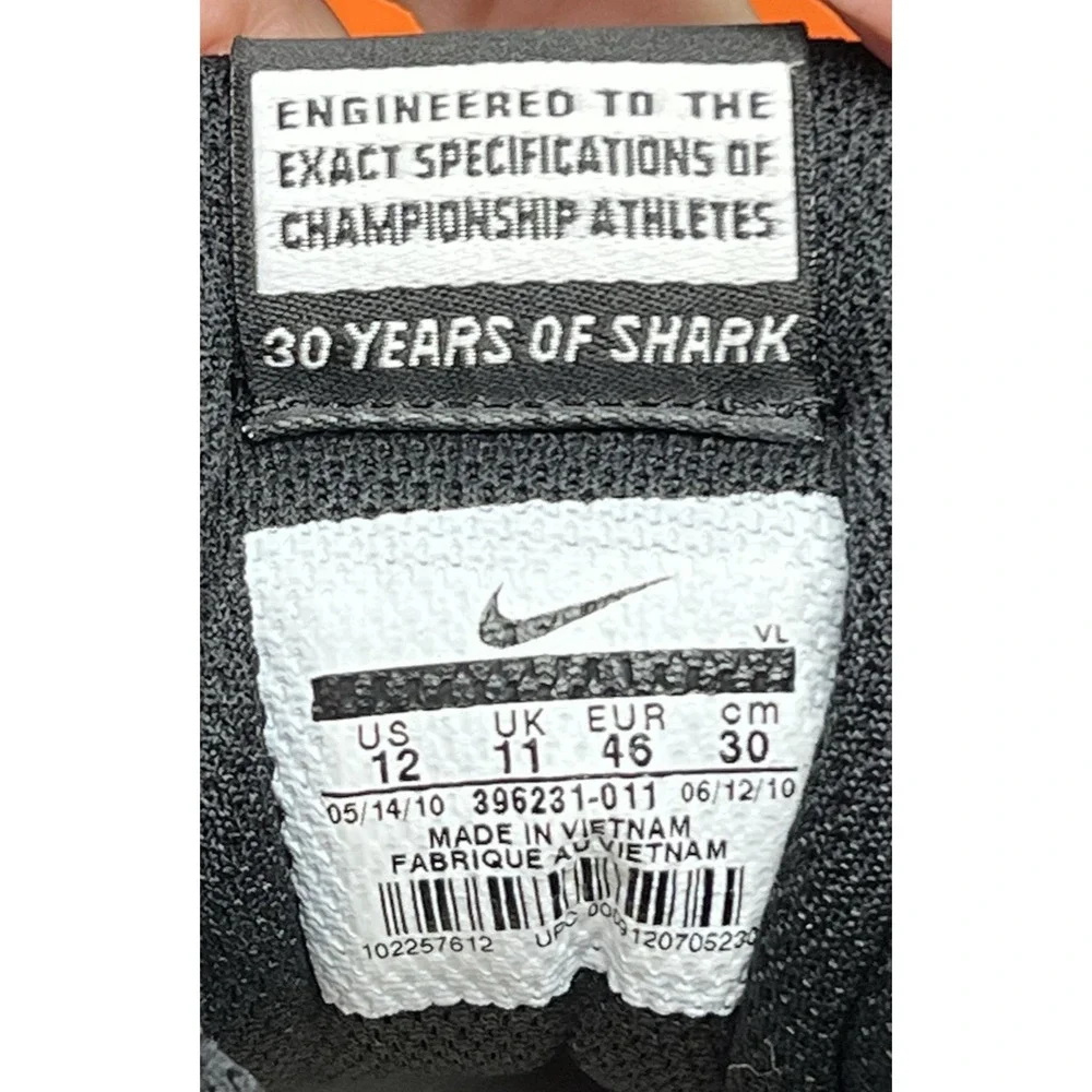 Nike Land Shark Legacy Mid,‎ Black/White Mens Size 12 Football Cleats